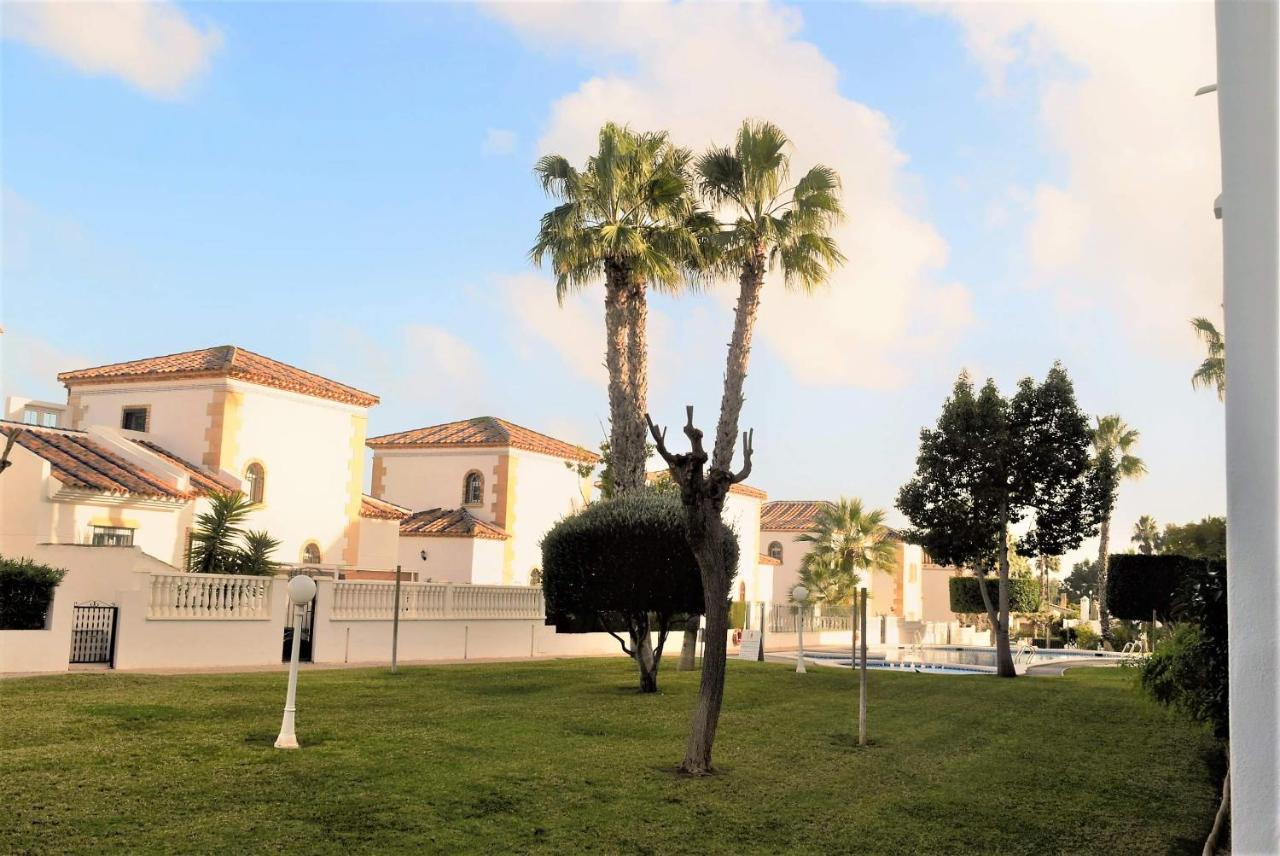 Fabulous 2 Bed 2 Bath Apartment ! Villamartin  Bagian luar foto