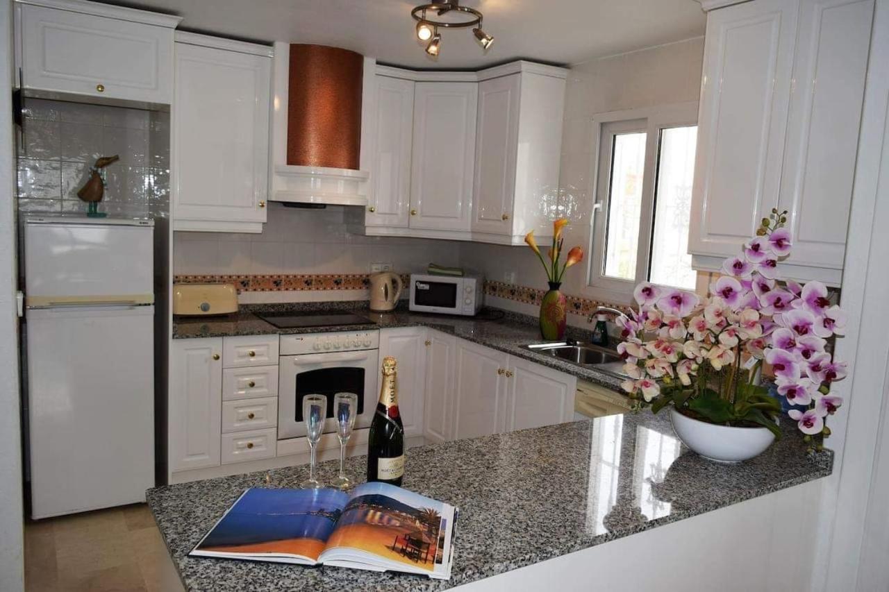 Fabulous 2 Bed 2 Bath Apartment ! Villamartin  Bagian luar foto